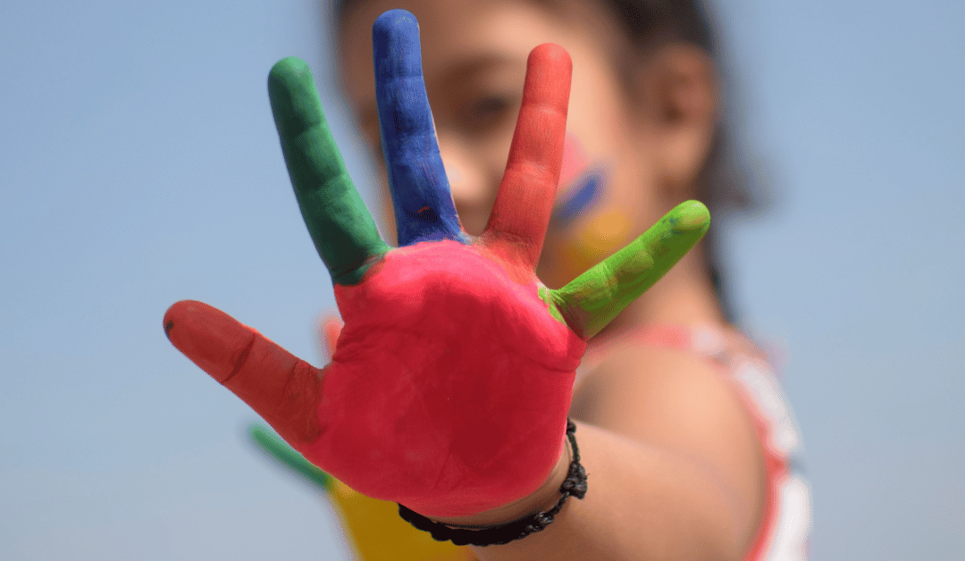 Rozwój psychiczny 3-4 latka: kamienie milowe, emocje, mowa i zabawa.